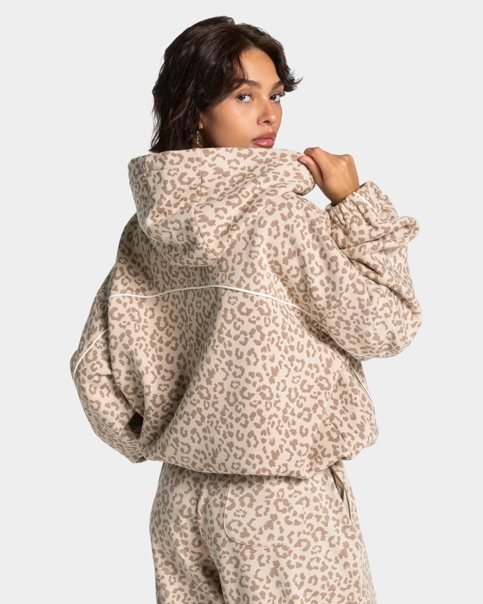 Contrastline Hooded Sweater "Leo Cream"