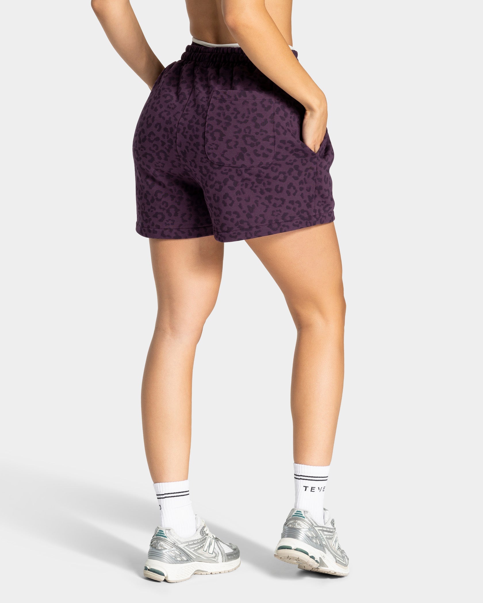Contrastline Oversized Shorts "Leo Blackberry"