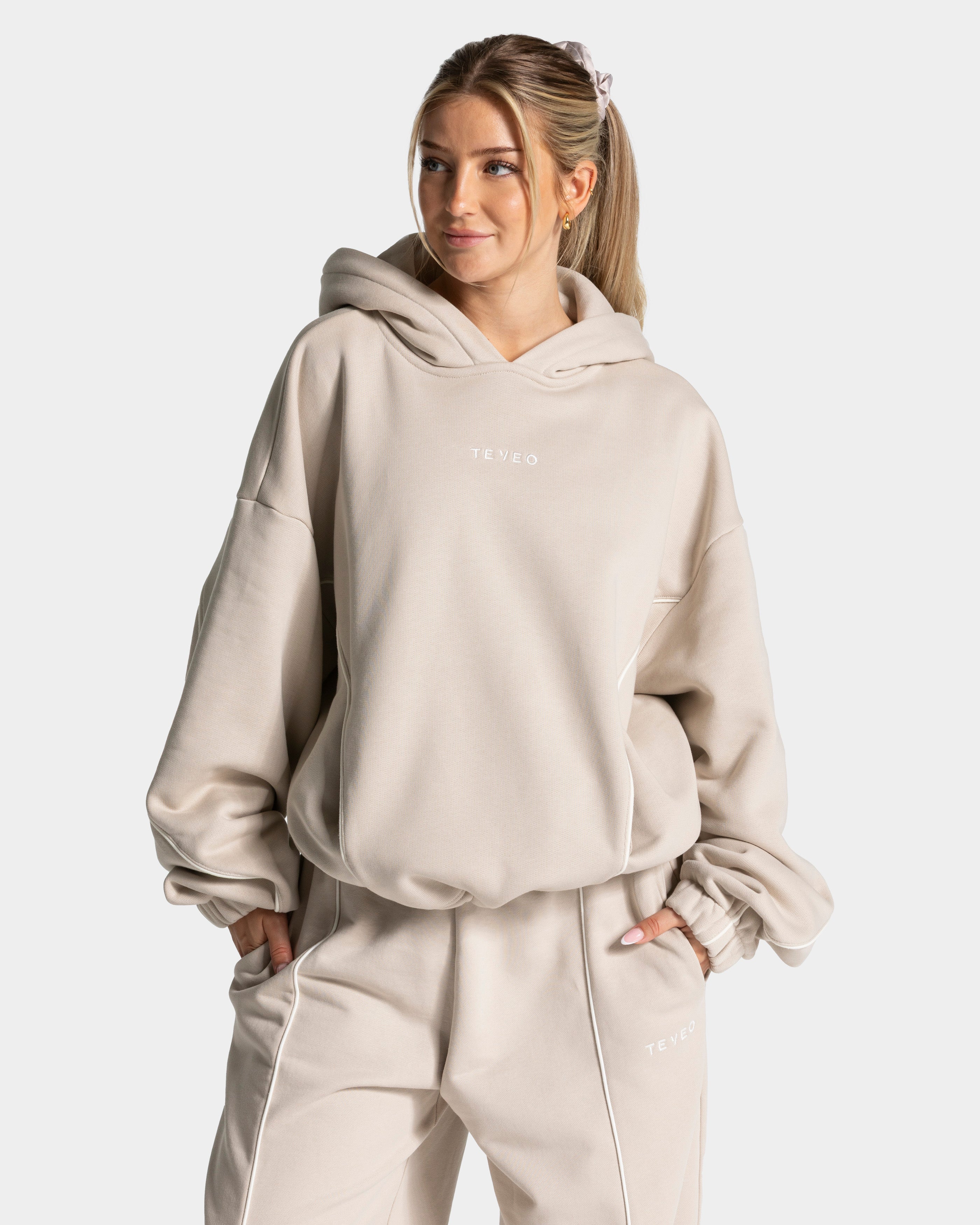 Contrastline Hooded Sweater "Cream"